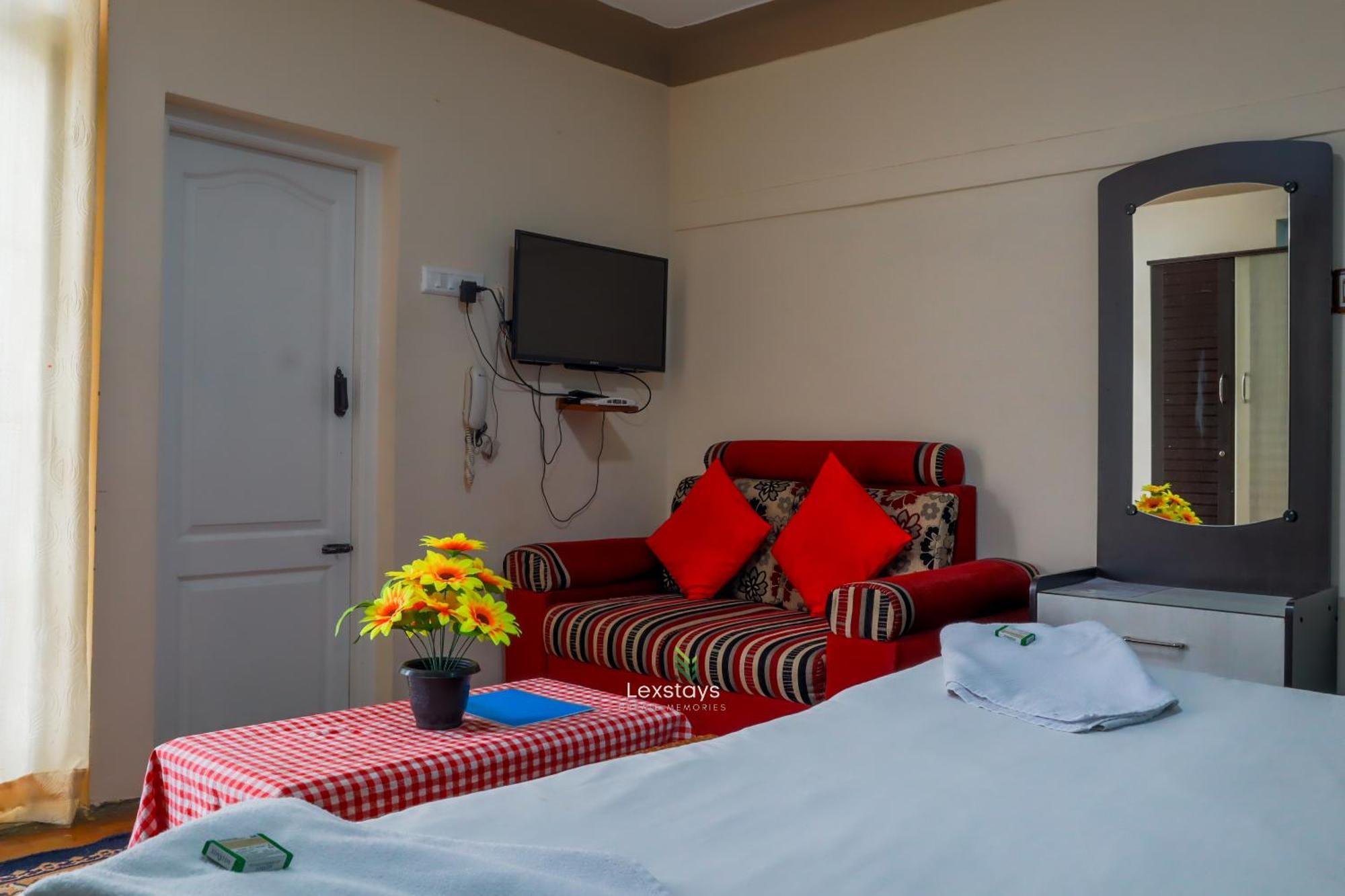 Vijaya Deepa Guest House By Lexstays Кунур Екстериор снимка